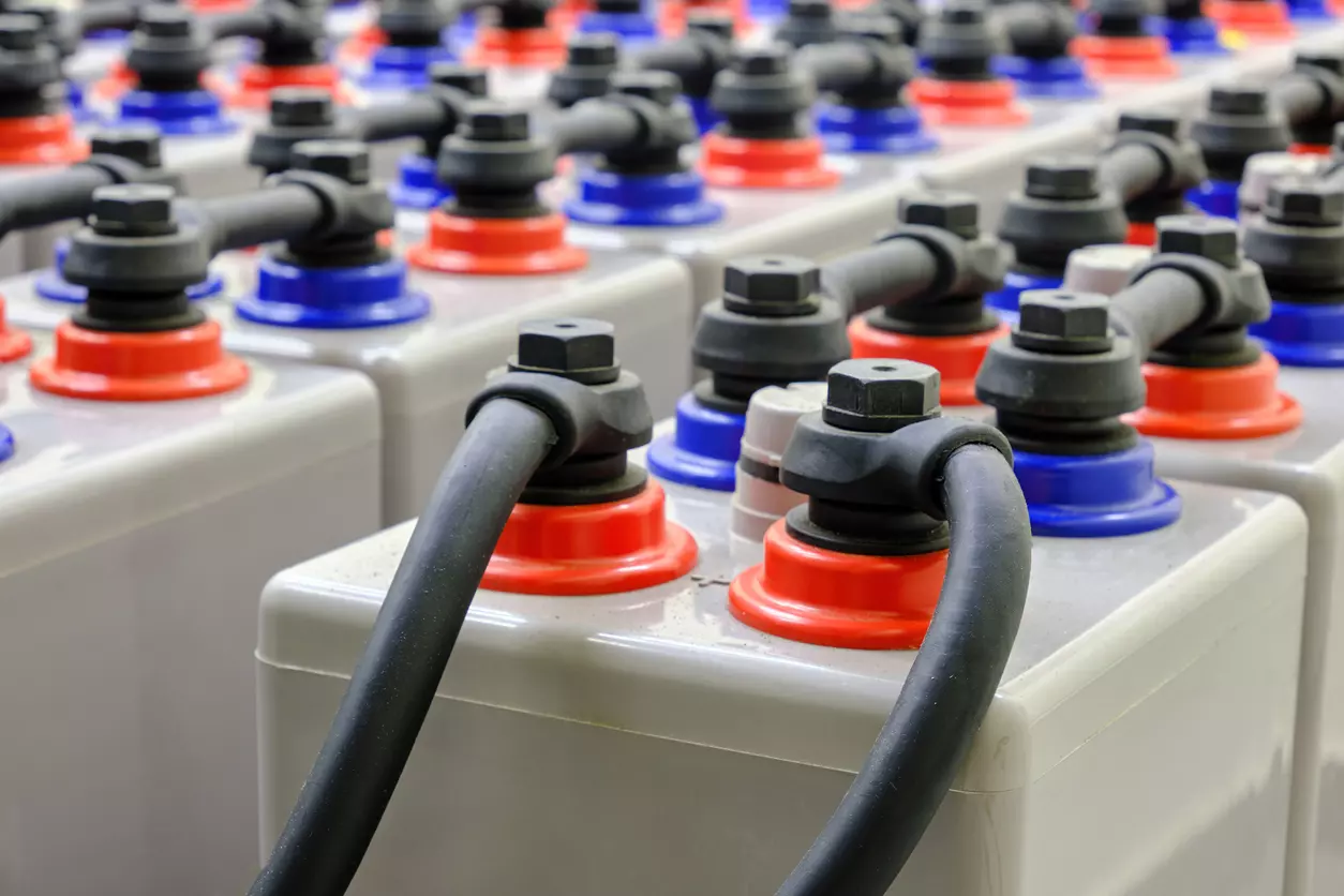 cómo se componen las baterías de plomo ácido, cómo se fabrican las baterías de plomo ácido, restauración de baterías plomo ácido, batería sellada de ácido plomo